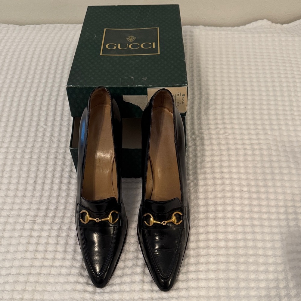 Gucci Black Leather Loafers with Gold Bit Detail 8 1/2 B